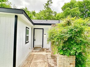 5206 Regency Cove in Austin, TX - Building Photo - Building Photo
