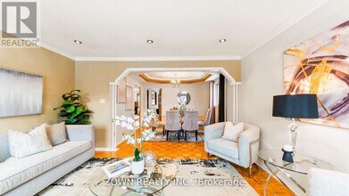 44 Adams Dr in Ajax, ON - Building Photo - Building Photo