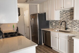 228 W Fairview Way in Palatine, IL - Building Photo - Building Photo