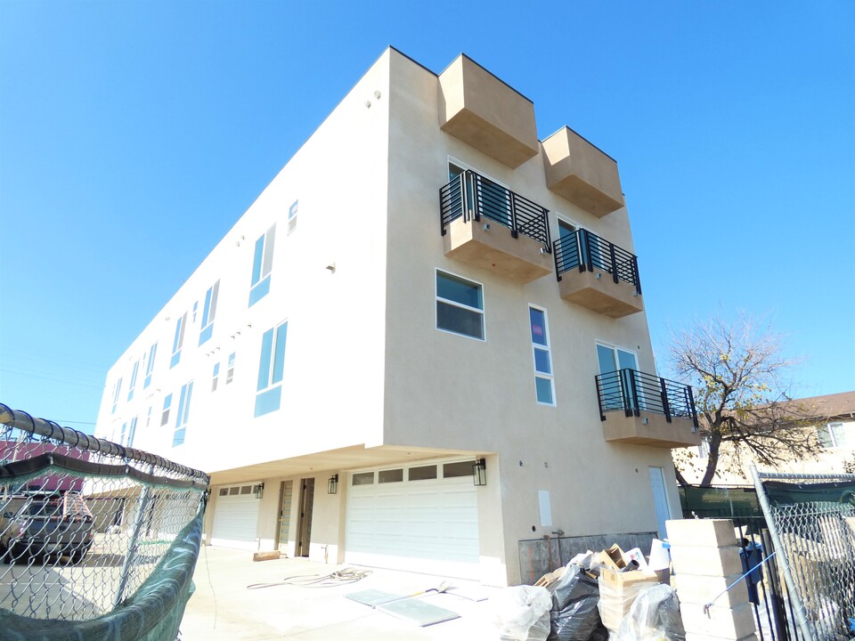 6633 Troost Ave in North Hollywood, CA - Building Photo