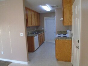 636 W Day Ave in Bakersfield, CA - Building Photo - Building Photo