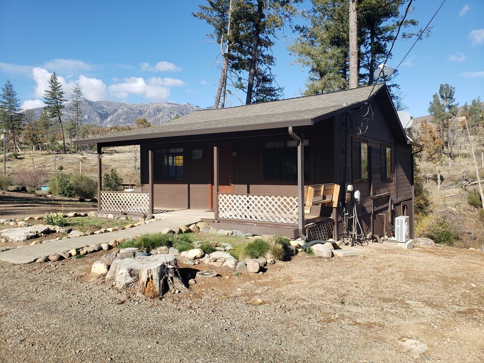 11700 Rose Anderson Rd in Middletown, CA - Building Photo