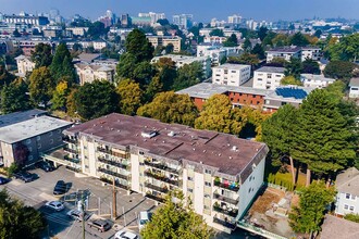 Westminster Court in Victoria, BC - Building Photo - Building Photo