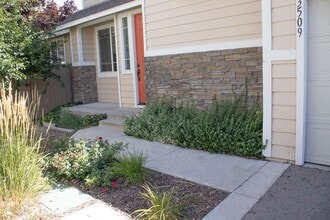 3509 Heron's Cir in Reno, NV - Building Photo - Building Photo