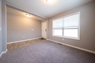 20817 Guthrie Dr in Lakeville, MN - Building Photo - Building Photo