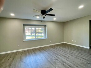 4600 39th St E in Dickinson, TX - Building Photo - Building Photo