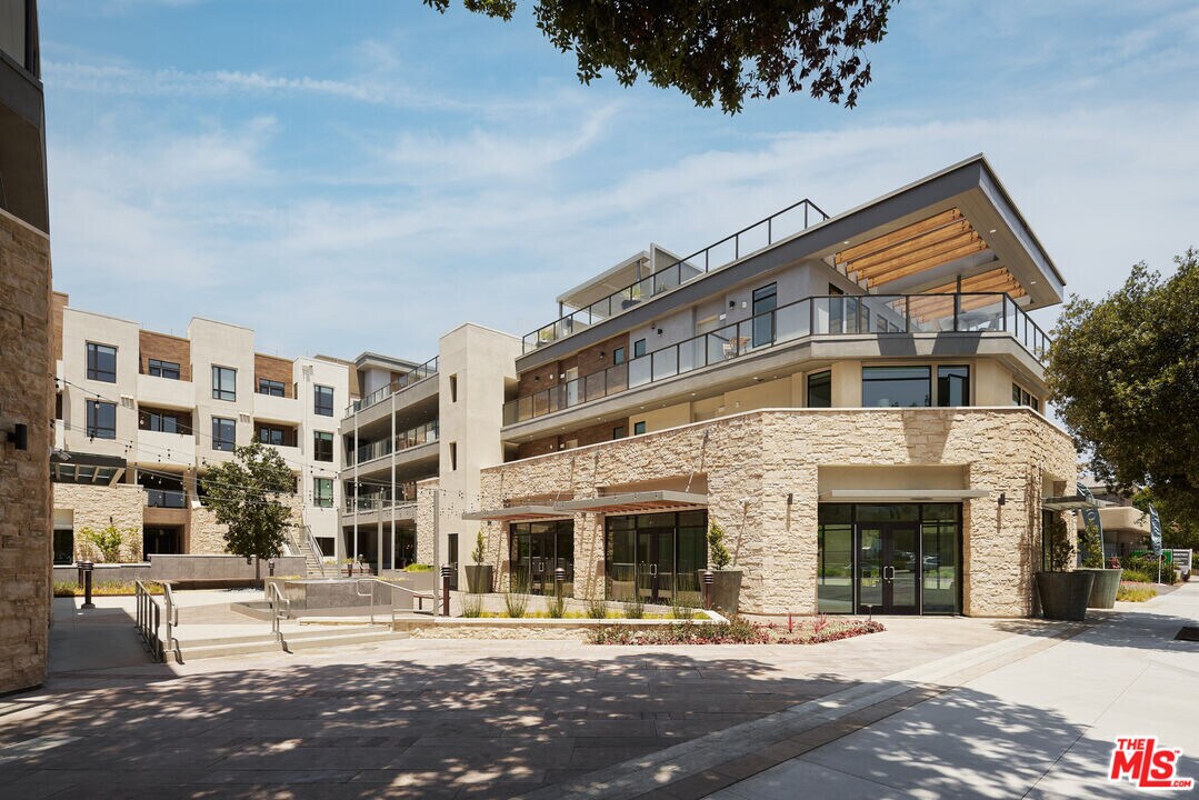 299 E Thousand Oaks Blvd in Thousand Oaks, CA - Building Photo