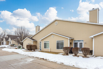 Aspen Glen Townhomes in Ankeny, IA - Building Photo - Building Photo