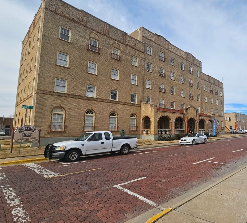 Schneider House in Pampa, TX - Foto de edificio