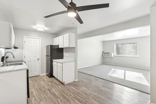 Park Trail Apartments in Zion, IL - Foto de edificio - Building Photo