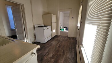 1563 E Madison St in Eau Claire, WI - Building Photo - Building Photo