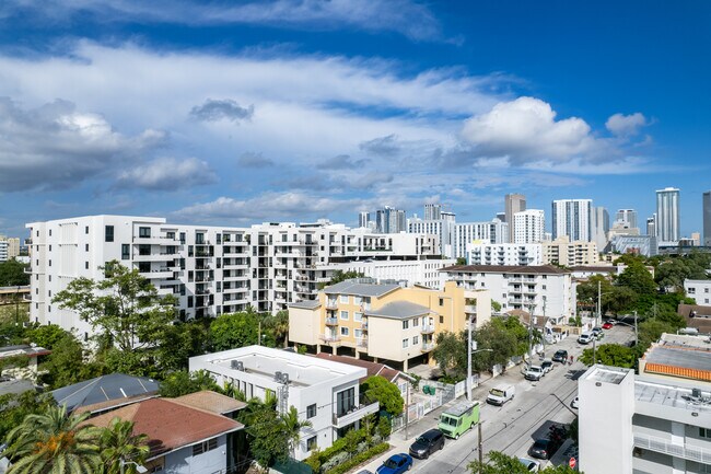 735 SW2 LLC in Miami, FL - Building Photo - Building Photo