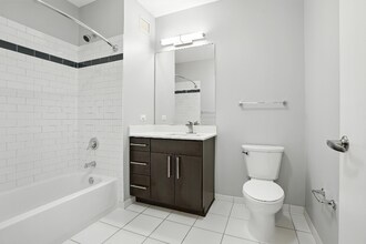 367 E Wacker Dr in Chicago, IL - Building Photo - Building Photo