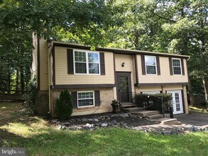 42 Tarleton Way in Stafford, VA - Foto de edificio - Building Photo