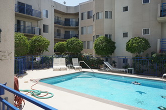Churchill Apartments in Los Angeles, CA - Building Photo - Building Photo