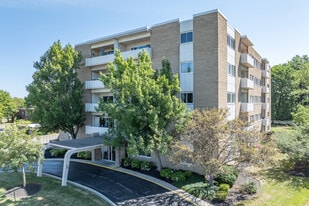 Cliff Towers Building D in Rocky River, OH - Building Photo