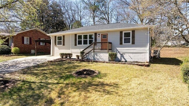 2215 Gordon Cir in Smyrna, GA - Building Photo - Building Photo