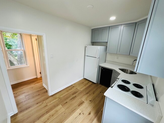 70 E Cleveland Ave, Unit 2 in Morrisville, PA - Building Photo - Building Photo