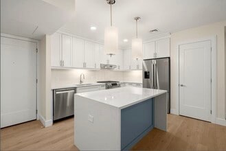 301 Border St in Boston, MA - Building Photo - Building Photo