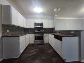 16102 Mission Village Dr in Houston, TX - Building Photo - Building Photo