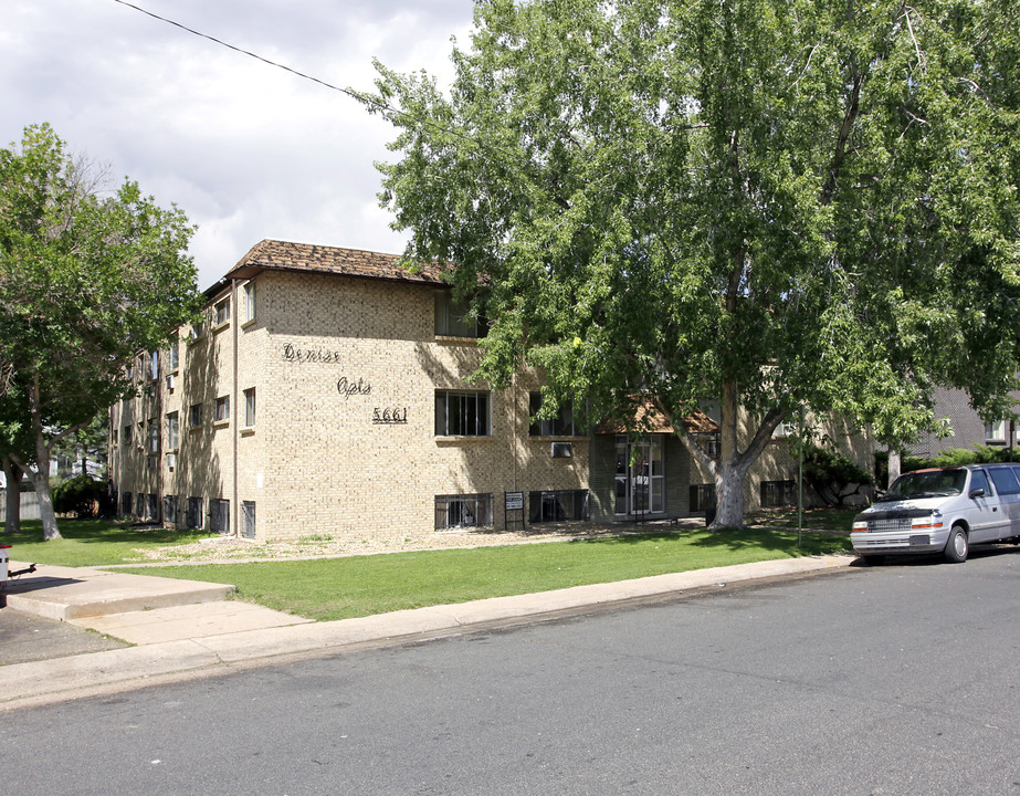 W Green Meadows (Denise Apartments) in Denver, CO - Foto de edificio