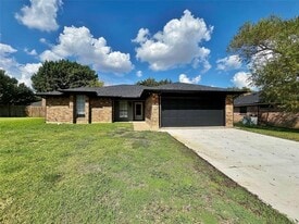 2 Redford Ct in Mansfield, TX - Building Photo