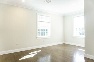 7 Dana Rd, Unit 1 in Boston, MA - Foto de edificio - Building Photo