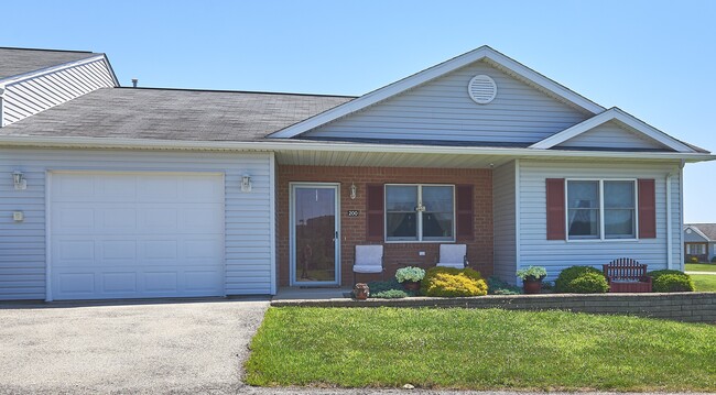 Sterling Hills Apartments in Indiana, PA - Foto de edificio - Building Photo