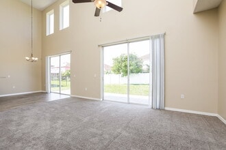 355 Aylesbury Ct in Kissimmee, FL - Building Photo - Building Photo