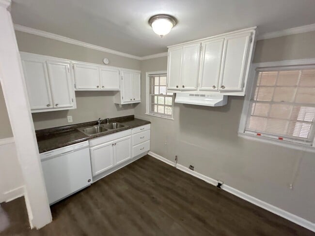 1111 Robin Hood Ln in Memphis, TN - Building Photo - Building Photo