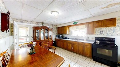 40 E Grand Ave in Old Orchard Beach, ME - Building Photo - Building Photo