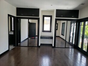 1311 S Beverly Glen Blvd, Unit 1311 in Los Angeles, CA - Building Photo - Building Photo