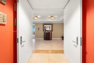 781 Crandon Blvd in Key Biscayne, FL - Foto de edificio - Building Photo