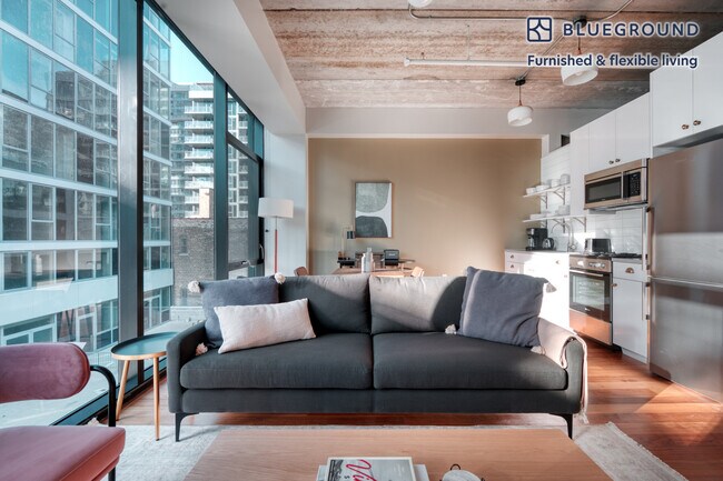676 N La Salle Dr in Chicago, IL - Building Photo - Building Photo