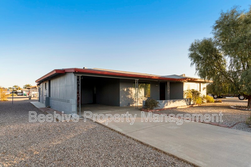5328 E Decatur St in Mesa, AZ - Foto de edificio
