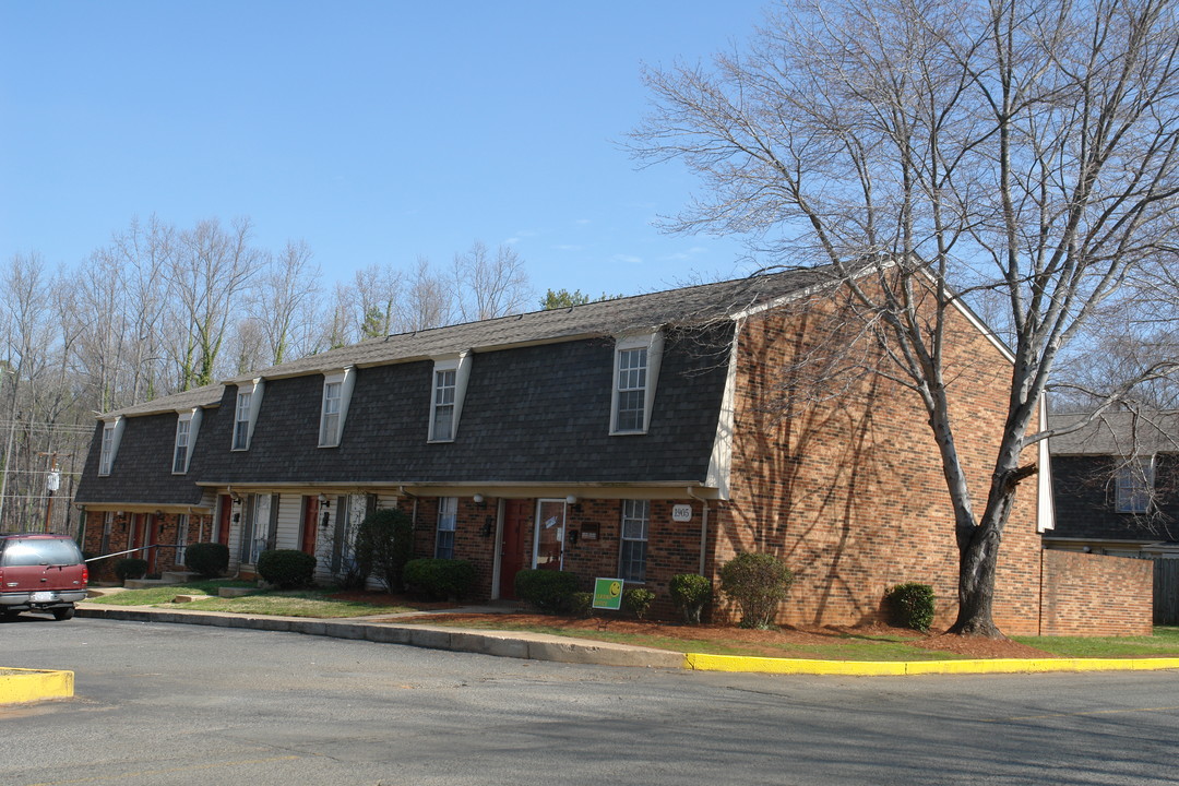 Townhomes of Ashbrook in Charlotte, NC - Building Photo