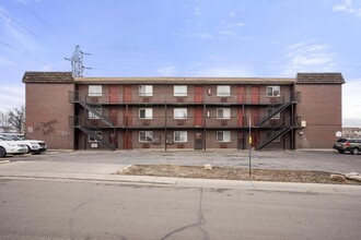 South Quivas Apartments in Denver, CO - Foto de edificio - Building Photo