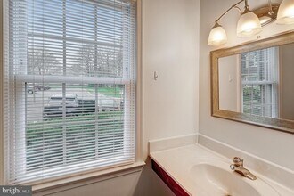 11337 Cromwell Ct in Lake Ridge, VA - Building Photo - Building Photo