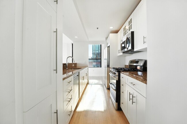 1025 Maxwell Ln in Hoboken, NJ - Building Photo - Building Photo