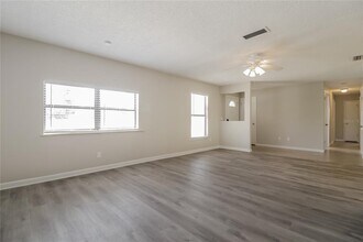 1001 Wildwood Blvd in Edgewater, FL - Foto de edificio - Building Photo