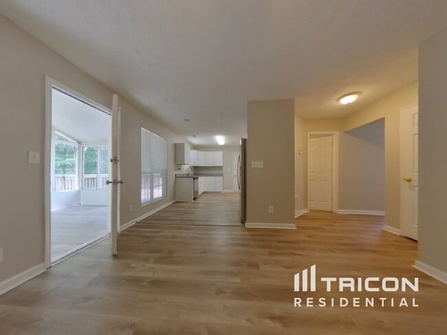819 Plumbridge Ct in Lithonia, GA - Building Photo - Building Photo