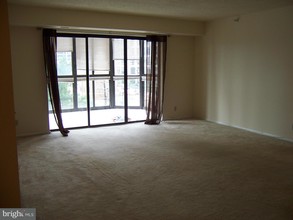 1600 N Oak St-Unit -802 in Arlington, VA - Building Photo - Building Photo