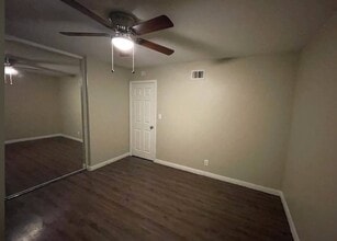 22330 Victory Blvd in Woodland Hills, CA - Building Photo - Building Photo