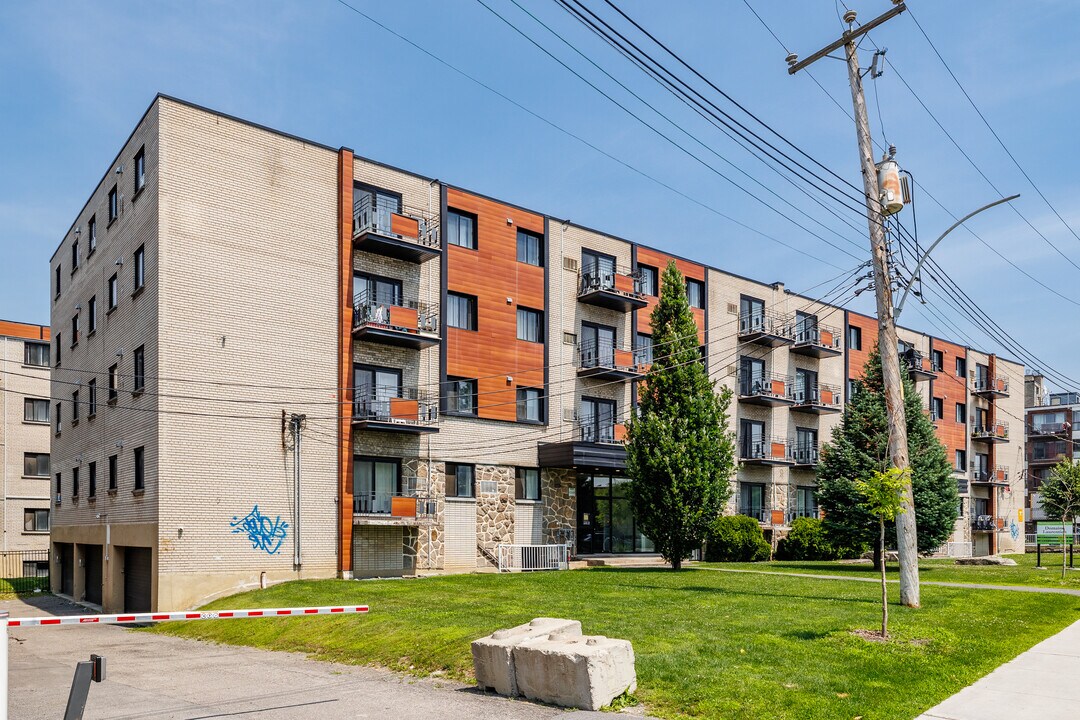 Domaine Laurentien in Montréal, QC - Building Photo