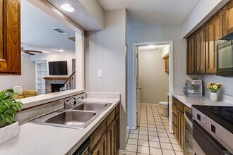 2805 Meadow Park Dr in Bedford, TX - Building Photo - Building Photo