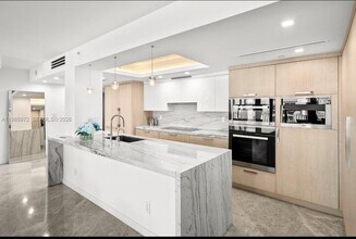 1500 Ocean Dr, Unit UPH-5 in Miami Beach, FL - Foto de edificio - Building Photo