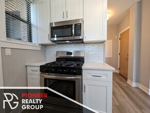 3935 N Janssen Ave, Unit #3943.5-E2 in Chicago, IL - Building Photo - Building Photo