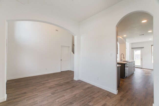 property at 102 E Lasting Spring Cir