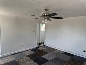 11 E Main St, Unit Up in Seville, OH - Building Photo - Building Photo