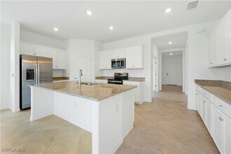 14640 Palamos Cir in Ft. Myers, FL - Foto de edificio - Building Photo